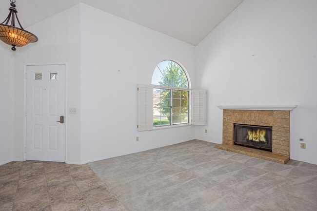 Building Photo - 5168 W Pinehurst Dr