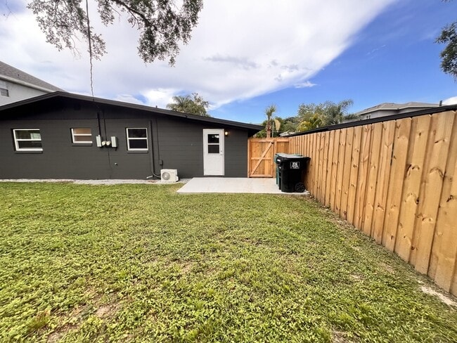 Building Photo - 2412 Formosa Ave