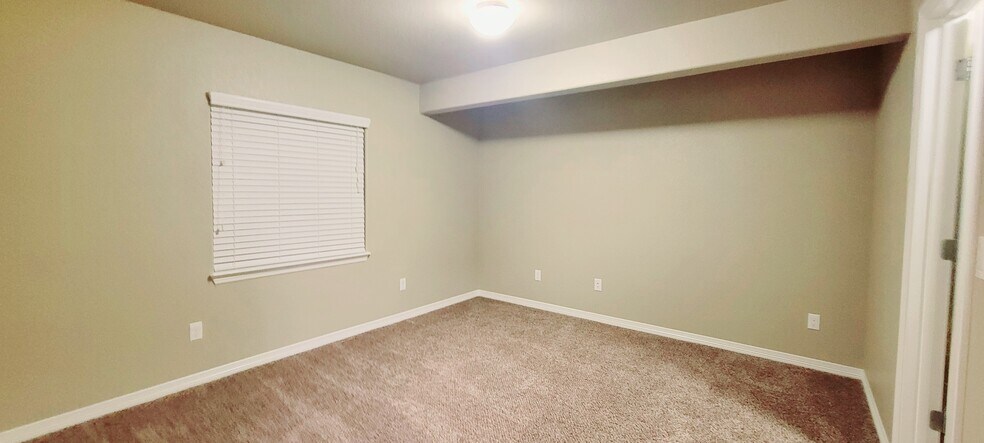 Building Photo - 6729 Kearsarge Dr