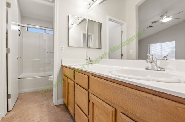 Building Photo - Charming Gilbert Home with Spacious Living & Prime Location