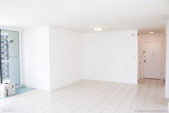 Building Photo - 1 br, 2 bath  - 5750 Collins Ave # 12