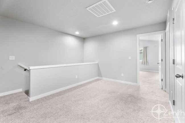 Building Photo - 4712 NE 37th Ct