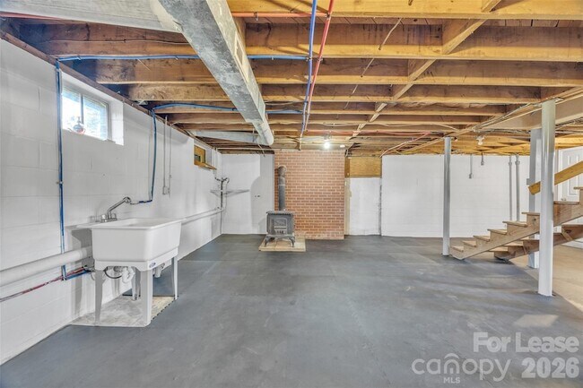 Building Photo - 462 Mock Mill Rd