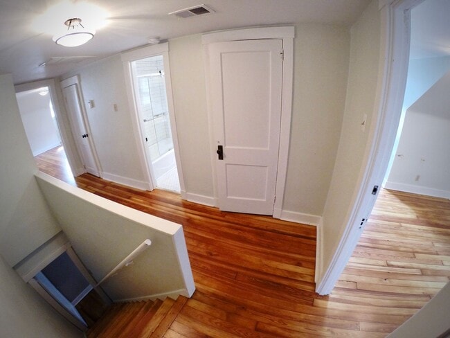 Building Photo - 6/1 Remodeled LUXURY house 2 blocks from CMU.