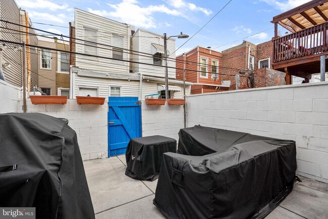 Building Photo - 207 Daly St
