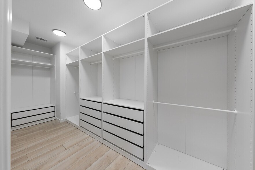 Building Photo - 14140 Regency Pl