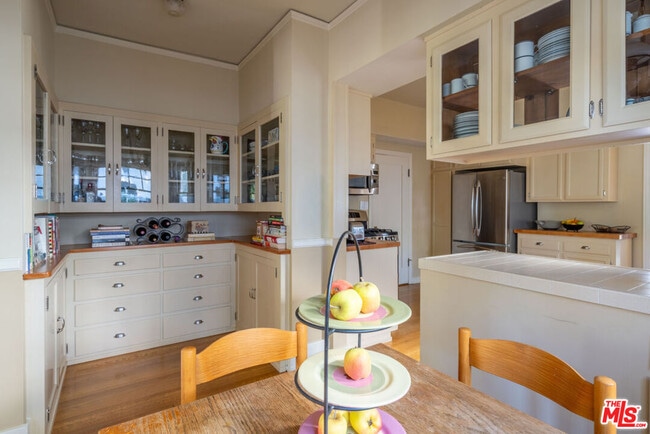 Building Photo - 149 N Van Ness Ave