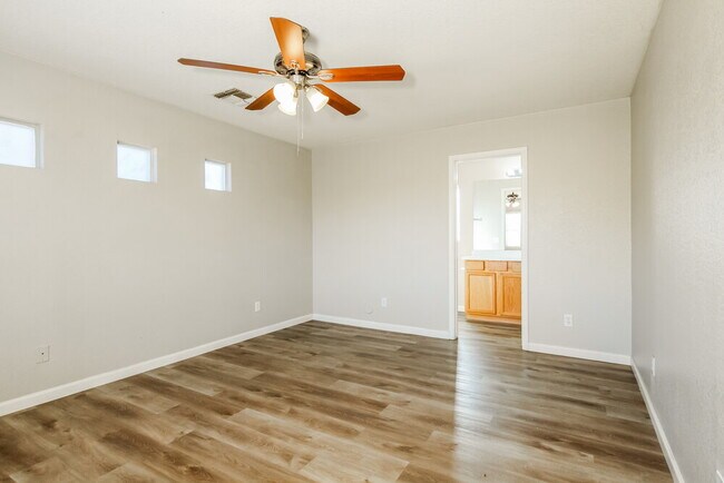 Building Photo - 8345 W Hughes Dr