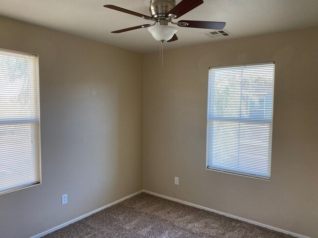 Building Photo - Beautiful 3 bedroom available