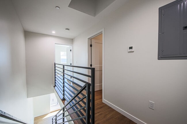Building Photo - Ultra-Luxury Brand New 2 bed/2.5 bath and ...
