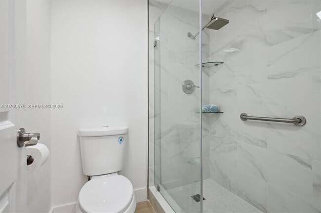 Building Photo - 3505 S Ocean Dr