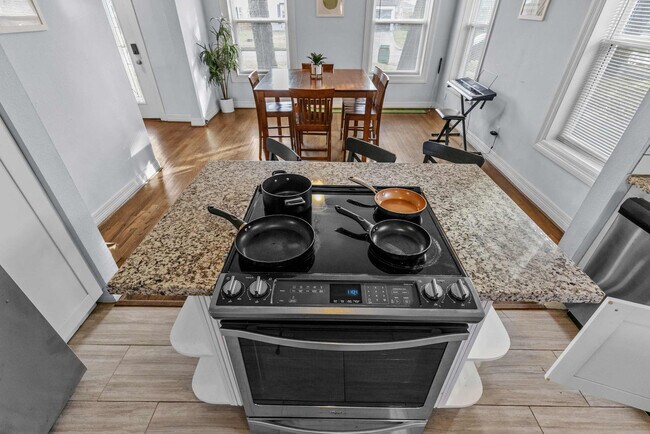 Building Photo - 3321 Charleston St