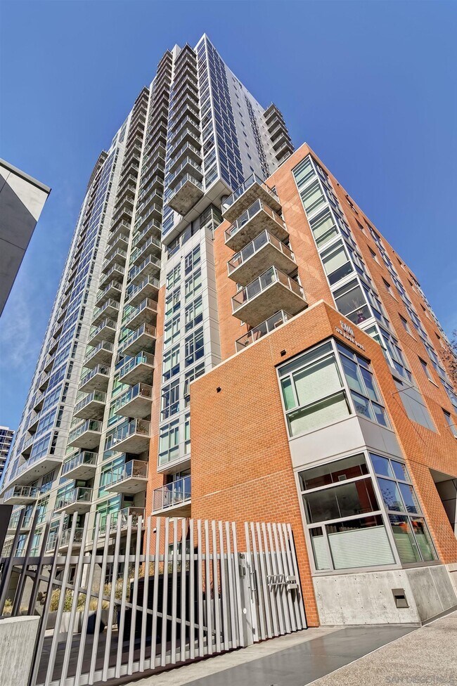 Building Photo - 800 The Mark Ln