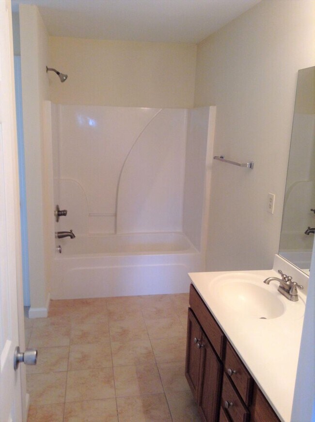 Building Photo - 6br House Near Campus FOR RENT