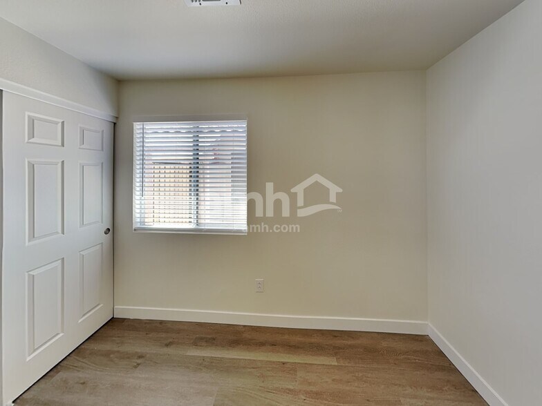 Building Photo - 5239 N 104th Dr