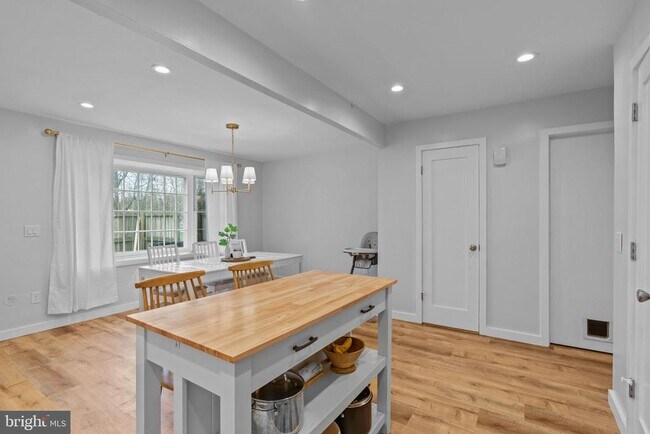 Building Photo - 1232 Peggy Dr