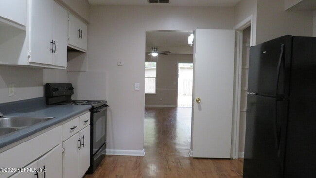 Building Photo - 1160 Mohawk St