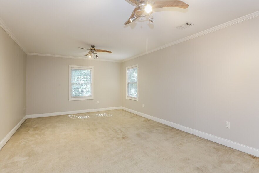 Building Photo - 2685 Hammond Dr