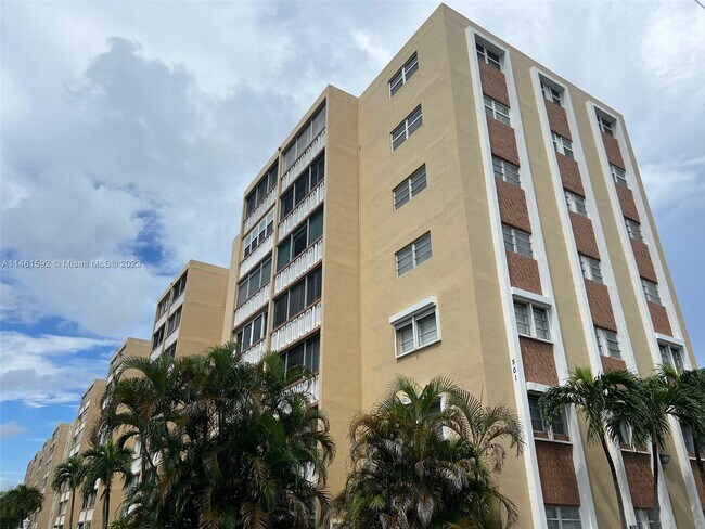 Building Photo - 501 NE 14th Ave