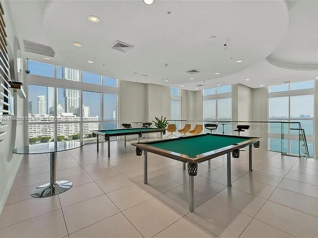 Building Photo - 1900 N Bayshore Dr