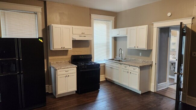 Building Photo - "Charming 1-Bedroom Gem in St. Louis's Vibrant Heart – Alberta Street Awaits!"