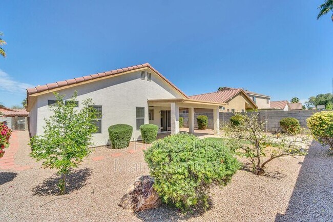 Building Photo - 2401 E Derringer Way