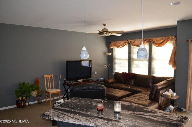 Building Photo - 24 Uxbridge Dr