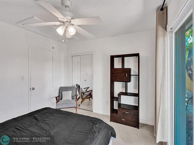 Building Photo - 4422 Sea Grape Dr