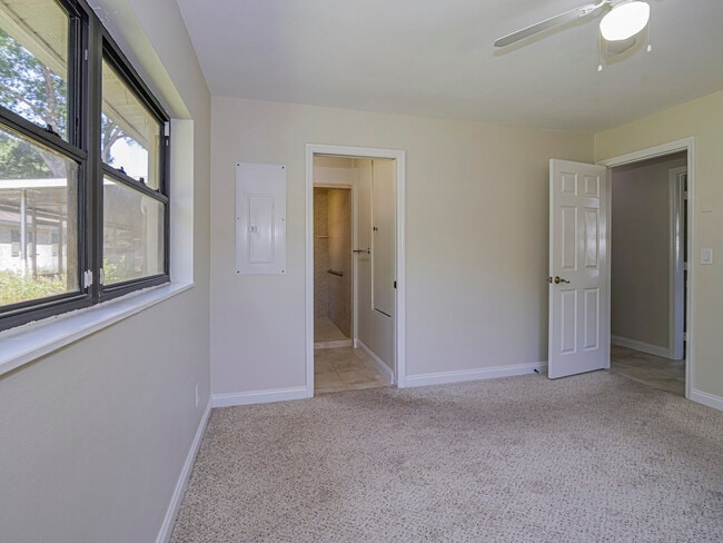 Building Photo - 855 28th Ave