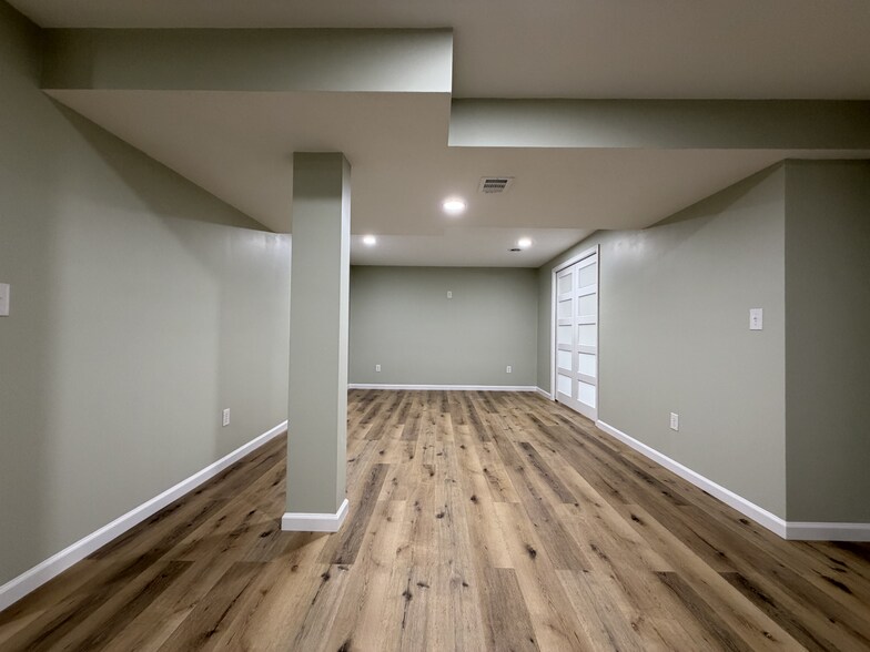 Building Photo - 13885 W 153rd Ter