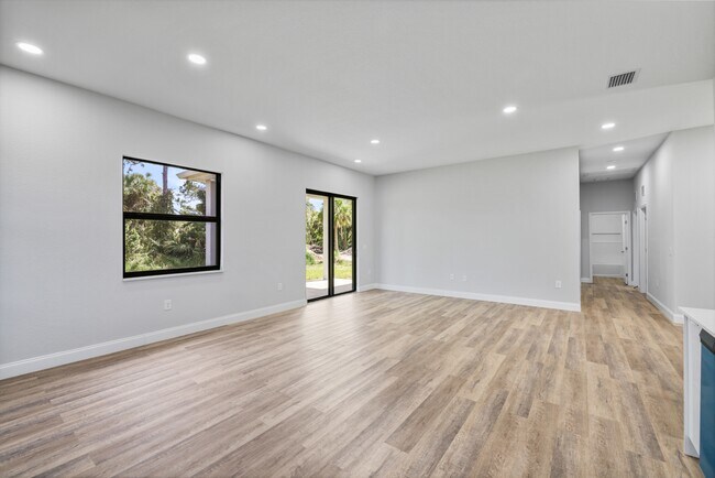 Building Photo - 623 Franklin