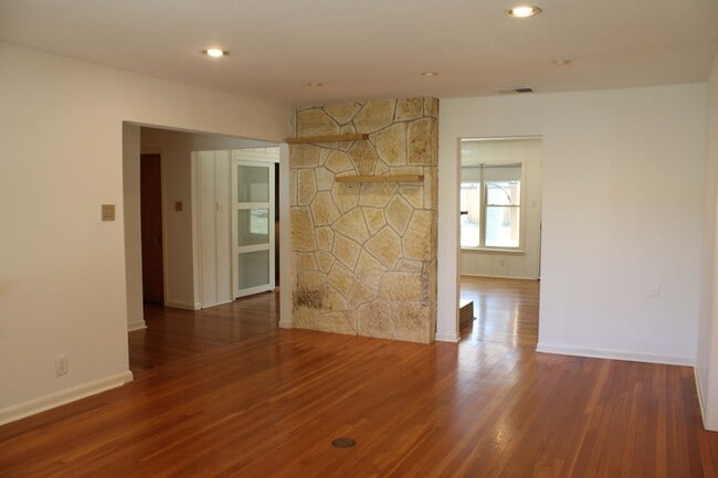 Building Photo - 140 Arvin Dr
