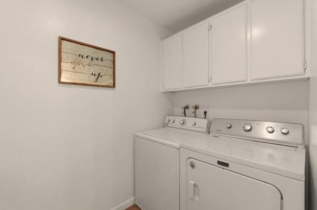 Building Photo - APARTMENT