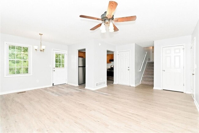 Building Photo - 229 Hampton Dr