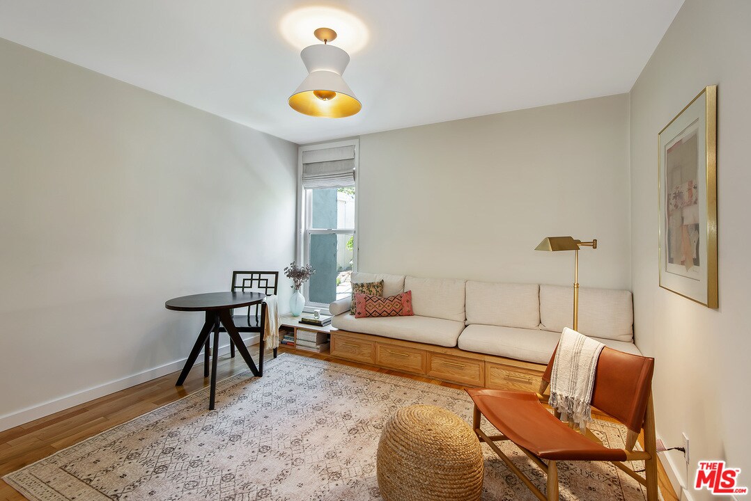 Building Photo - 8550 Holloway Dr