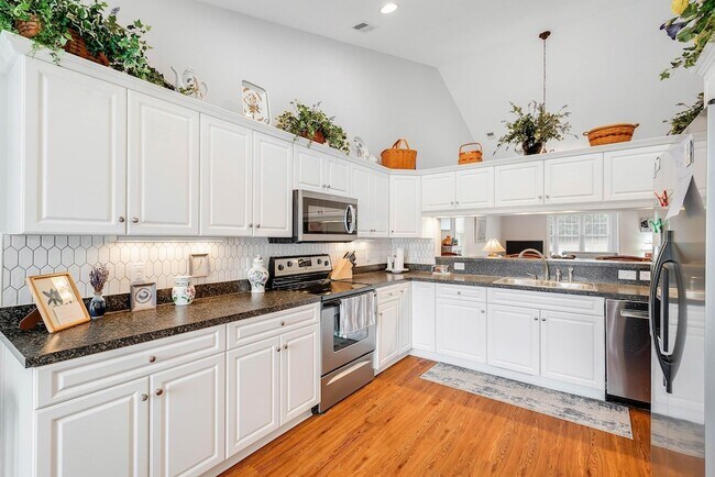 Building Photo - 4081 Forest Oaks Ln