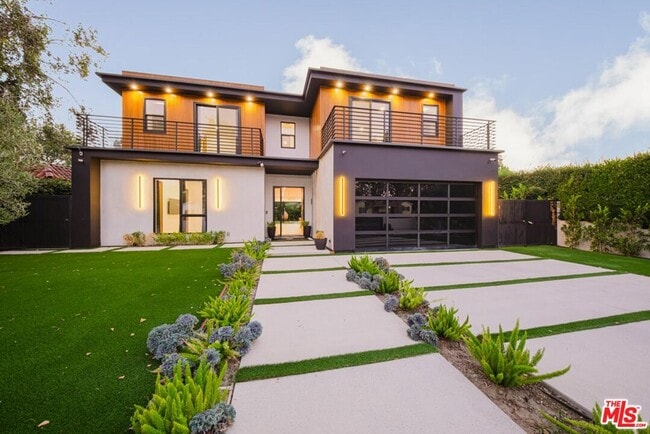 Building Photo - 5141 Varna Ave