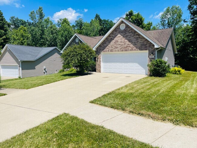 Building Photo - Great 3 Bed 2 Bath House with Garage!!