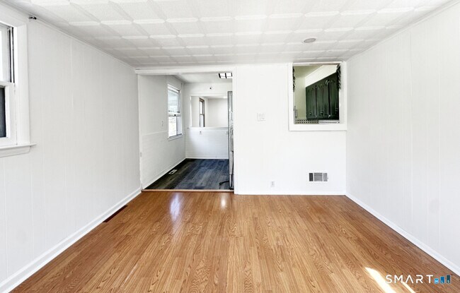 Building Photo - 225 Battis Rd