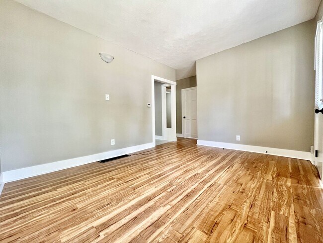 Building Photo - Two Bedroom Home in Wyoming