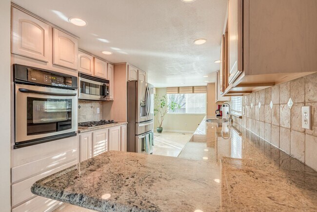 Building Photo - Fully Furnished Reno Retreat – Utilities Included & Flexible Lease Terms
