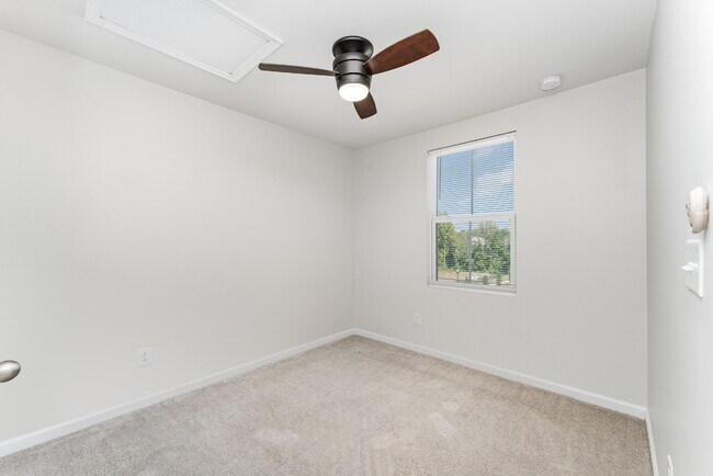 Building Photo - 1105 Canando St