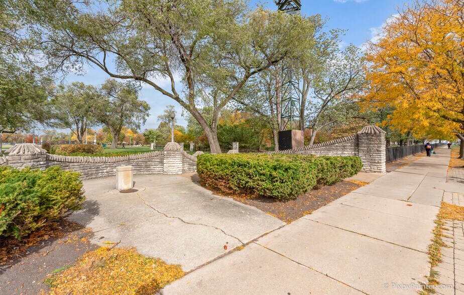 Building Photo - 5530 W Dakin St