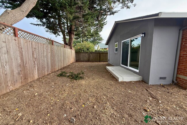 Building Photo - 2490 Fleetwood Dr