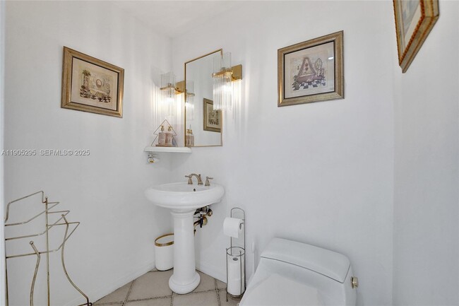 Building Photo - 2889 NE 35th St