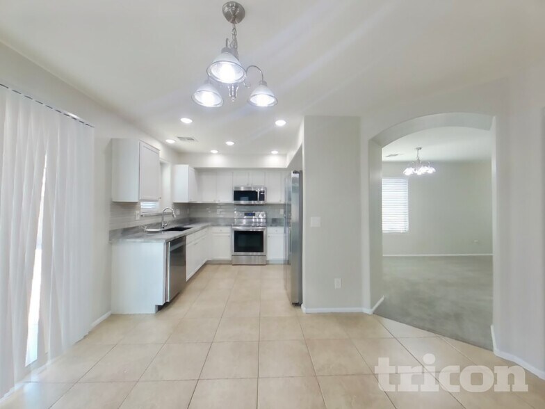 Building Photo - 930 W Mesquite Tree Ln