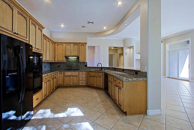 Building Photo - 9311 E Cavalry Dr