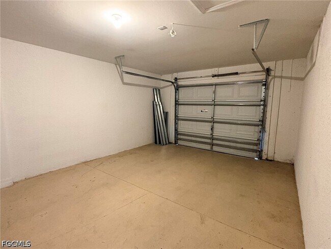 Building Photo - 3824 SW 8th Pl