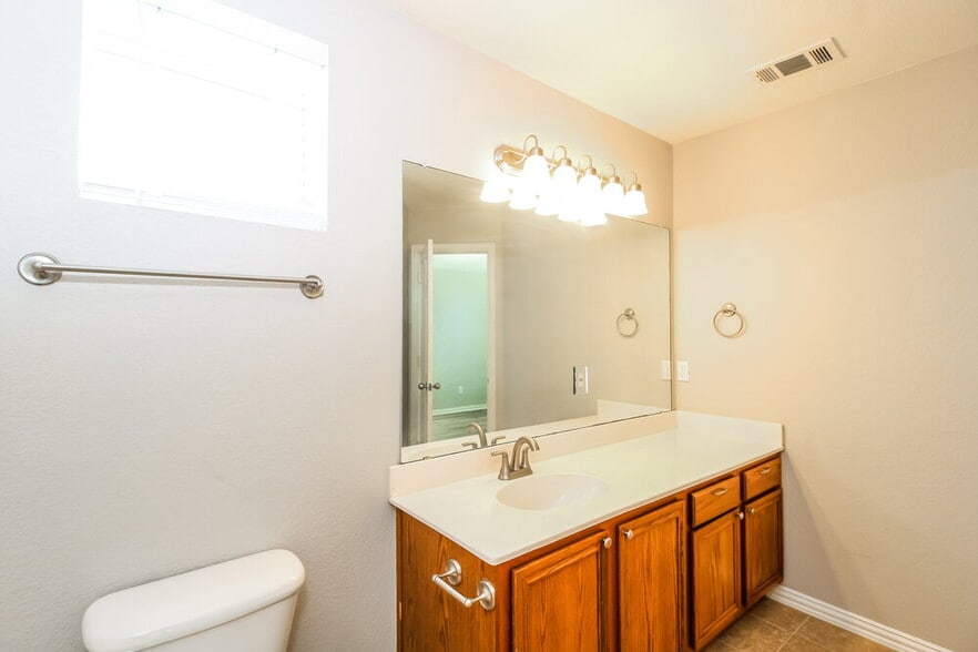 Building Photo - 9854 Cedarcrest Dr