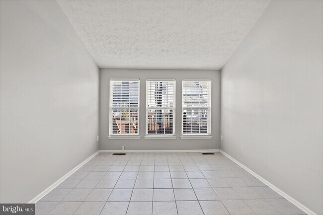 Building Photo - 5030 Finsbury Rd